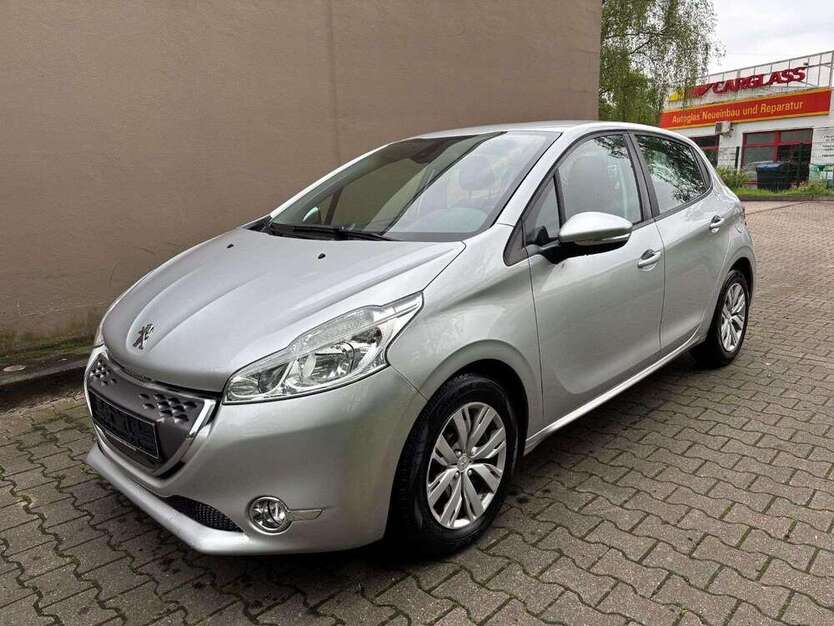Peugeot 208 141.000 km 6.987 € Gelsenkirchen 45884