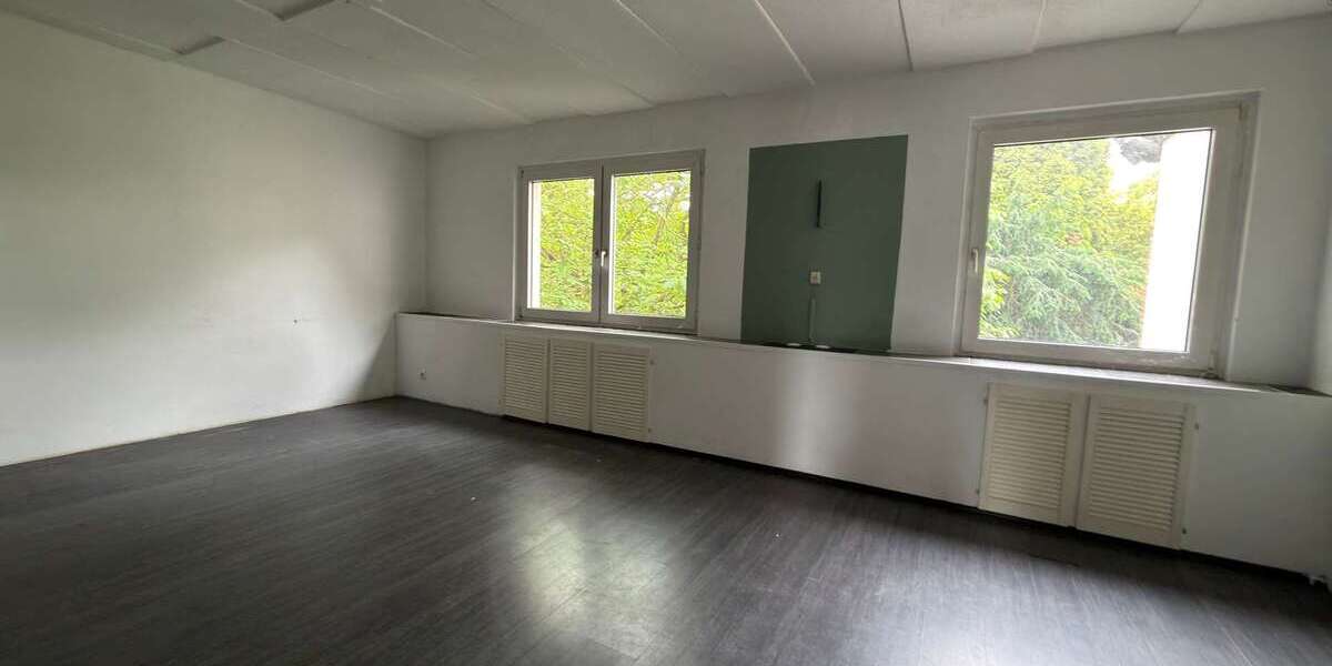 Mehrfamilienhaus mit Potenzial in Dinslaken-Bruch – 5 Wohneinheiten, Garten & Garagen - Mehrfamilienhaus, Wohnhaus Dinslaken Lohberg | Angebot:27119901