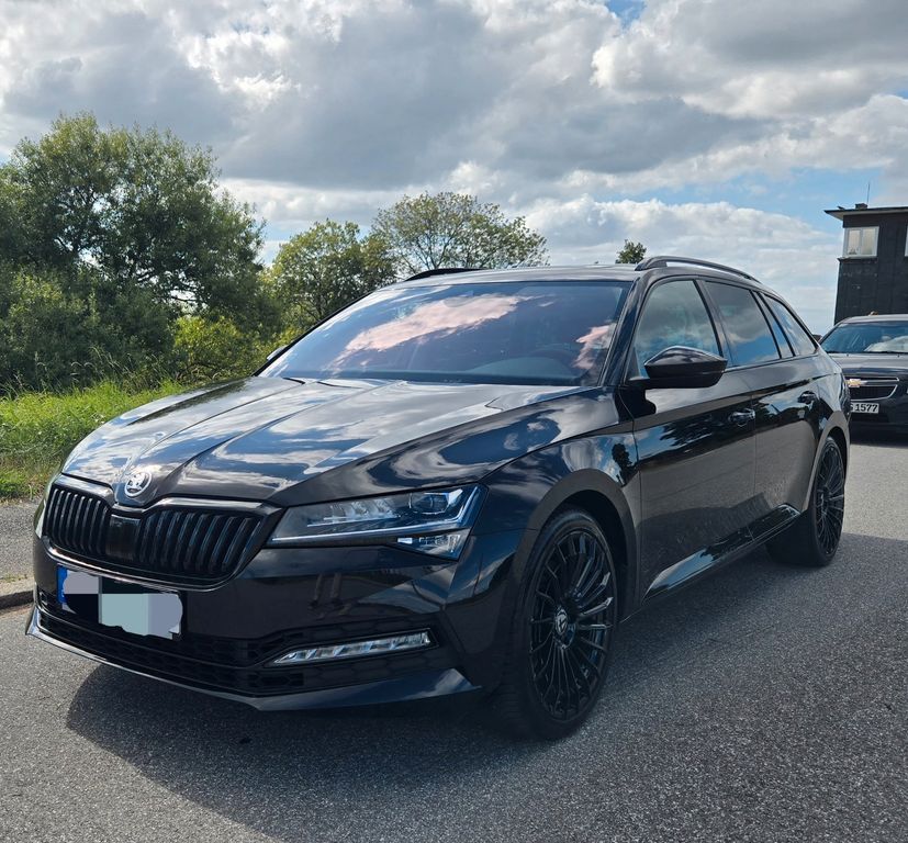 Skoda Superb 73.000 km 28.499 € Hamburg 21035