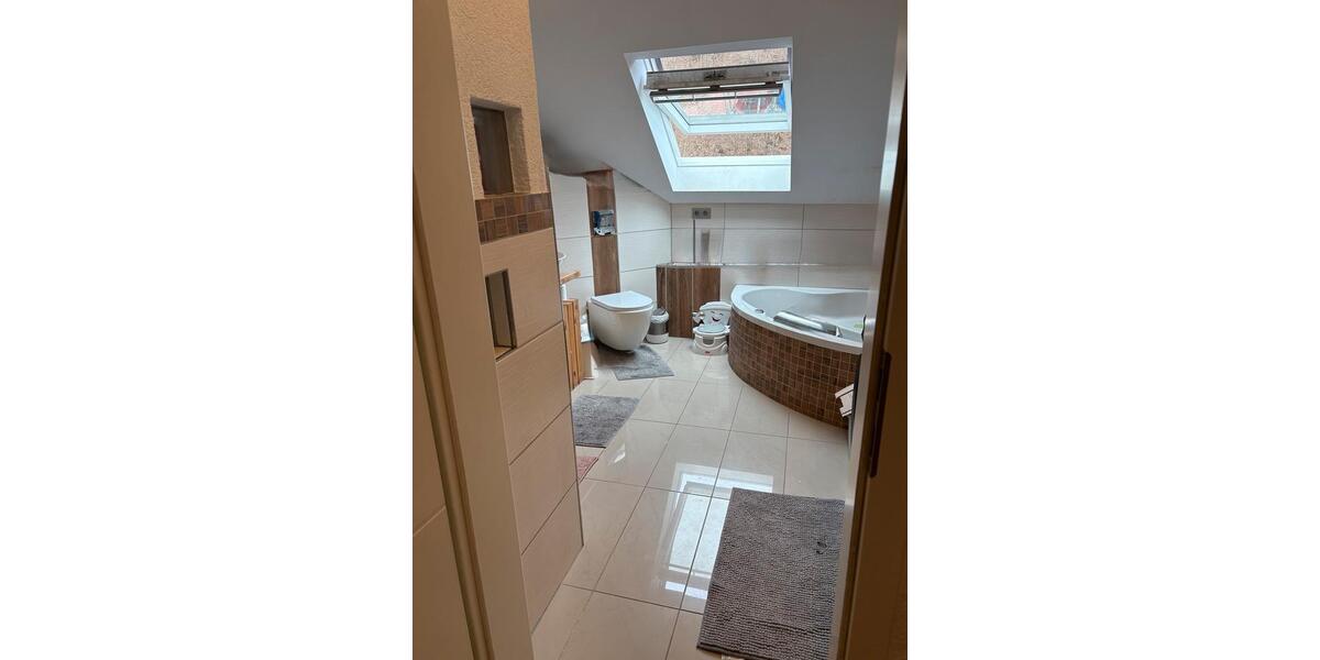 Dachgeschoßwohnung Tiefenbach - 3.5 Zimmer, 103 m&sup2;, 1.000&euro; | Angebot:24785650