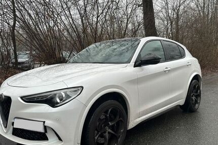 Alfa Romeo Stelvio 100.000 km 41.900 &euro; Köln 51103