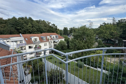 Erstbezug nach Sanierung: 2-Zimmer DG + Küche + PKW-Stellplatz 2 zimmer