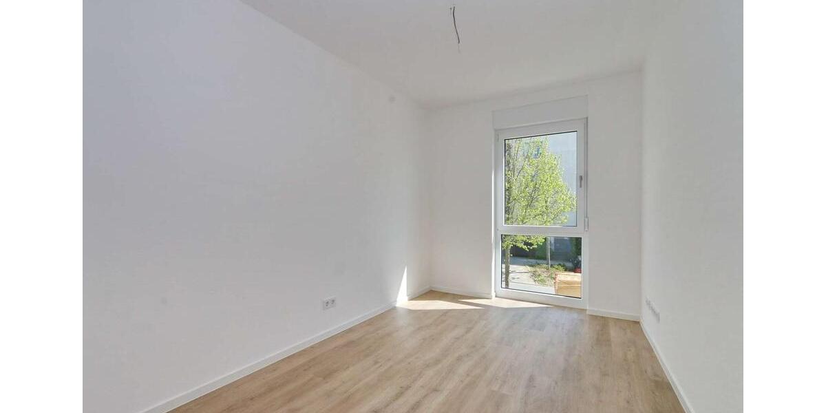 Etagenwohnung Schönefeld - 4 Zimmer, 96 m&sup2;, 1.249&euro; | Angebot:25541075