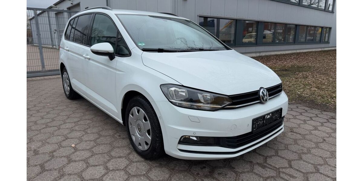 VW Touran 219.278 km 10.990 &euro; Hamburg 20539
