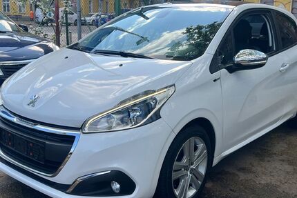 Peugeot 208 121.000 km 5.399 &euro; BERLIN 13409