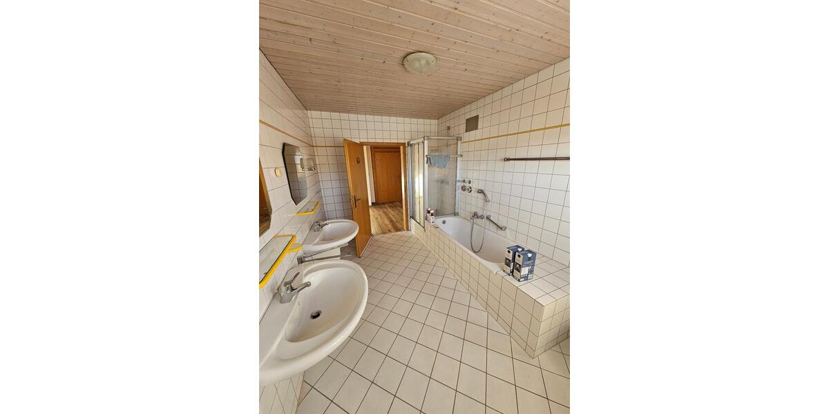 Dachgeschoßwohnung Kalbach - 4 Zimmer, 86 m&sup2;, 640&euro; | Angebot:25354699