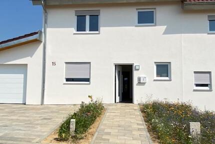 Erstbezug - moderne DH Hälfte mit PV Anlage, Wallbox, Wärmepumpe 4 zimmer