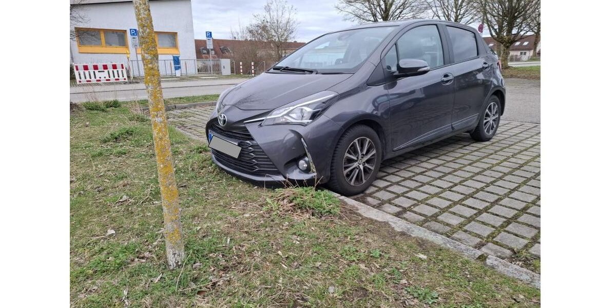 Toyota Yaris 35.684 km 11.150 &euro; Garching 85748