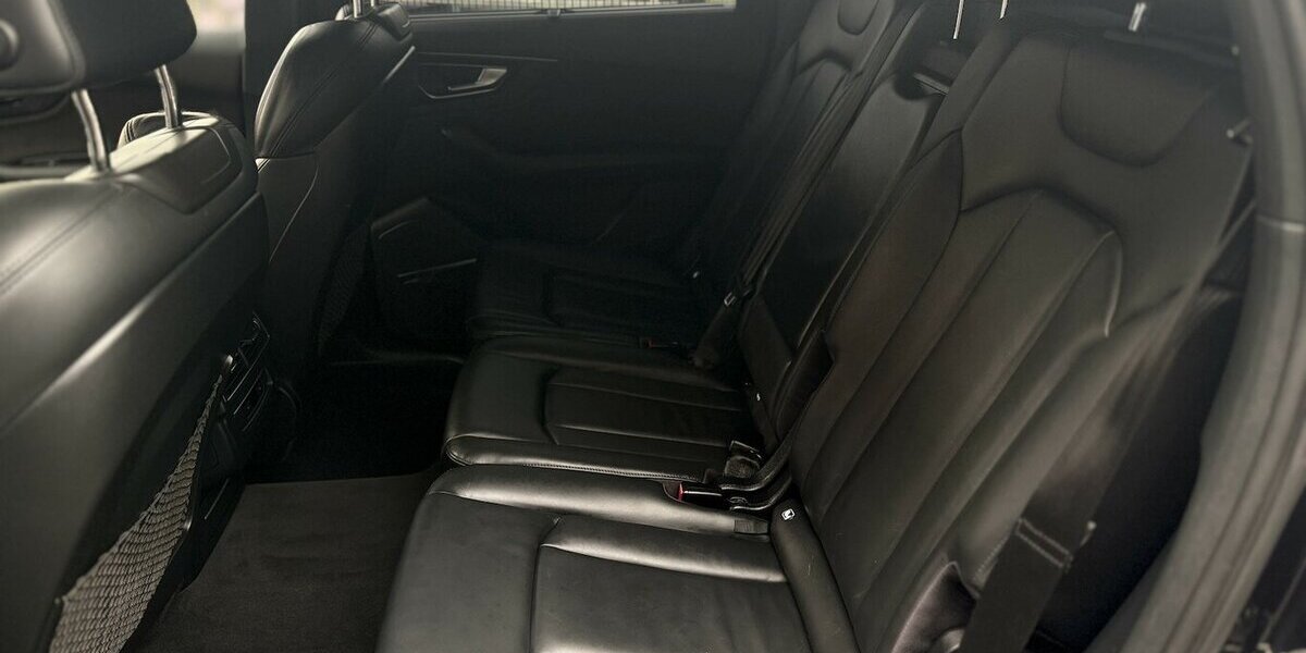 Audi Q7 3.0 TDI e-tron quattro / Panorama / Kamera 179.000 km 30.900 € Mönchengladbach 41066