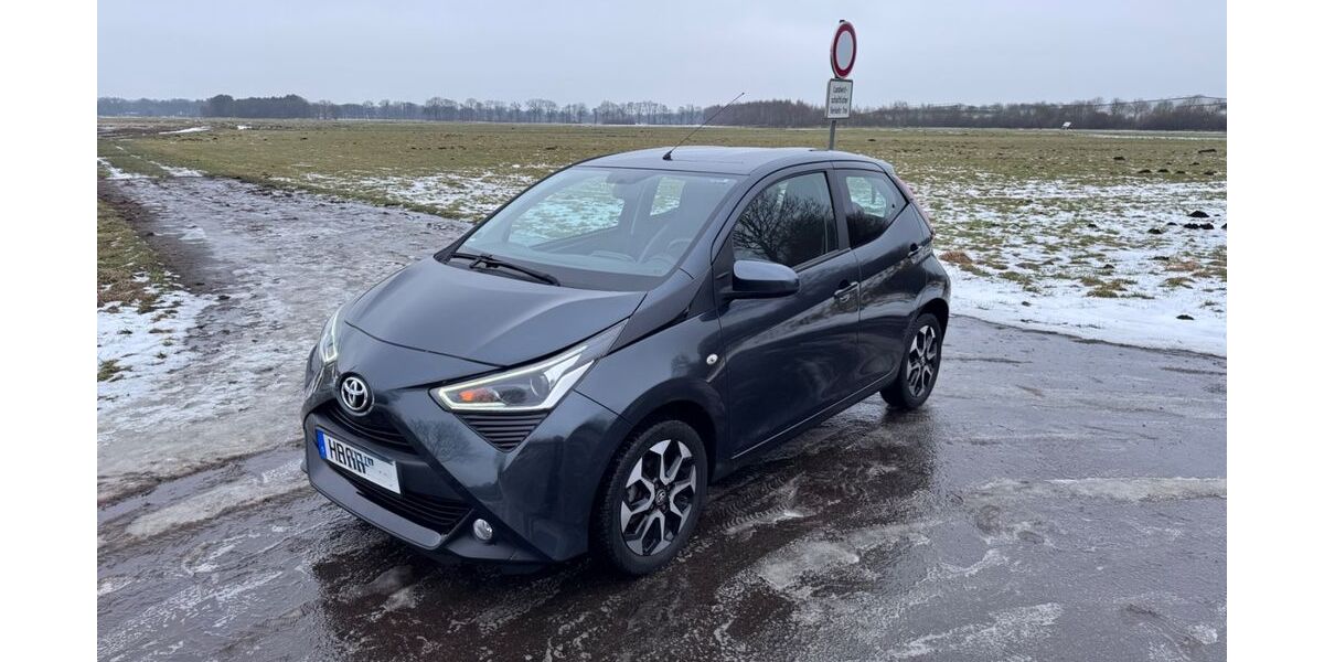 Toyota Aygo (X) 35.500 km 11.800 &euro; Bremen 28357