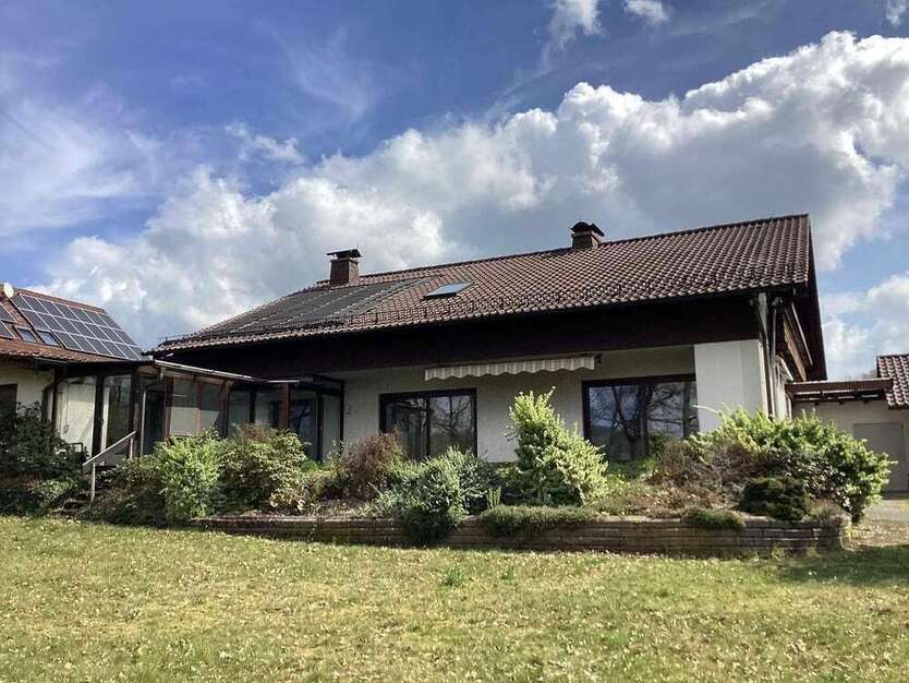 Haus zum Kaufen in Wohratal-Halsdorf 398.000 € 250 m²