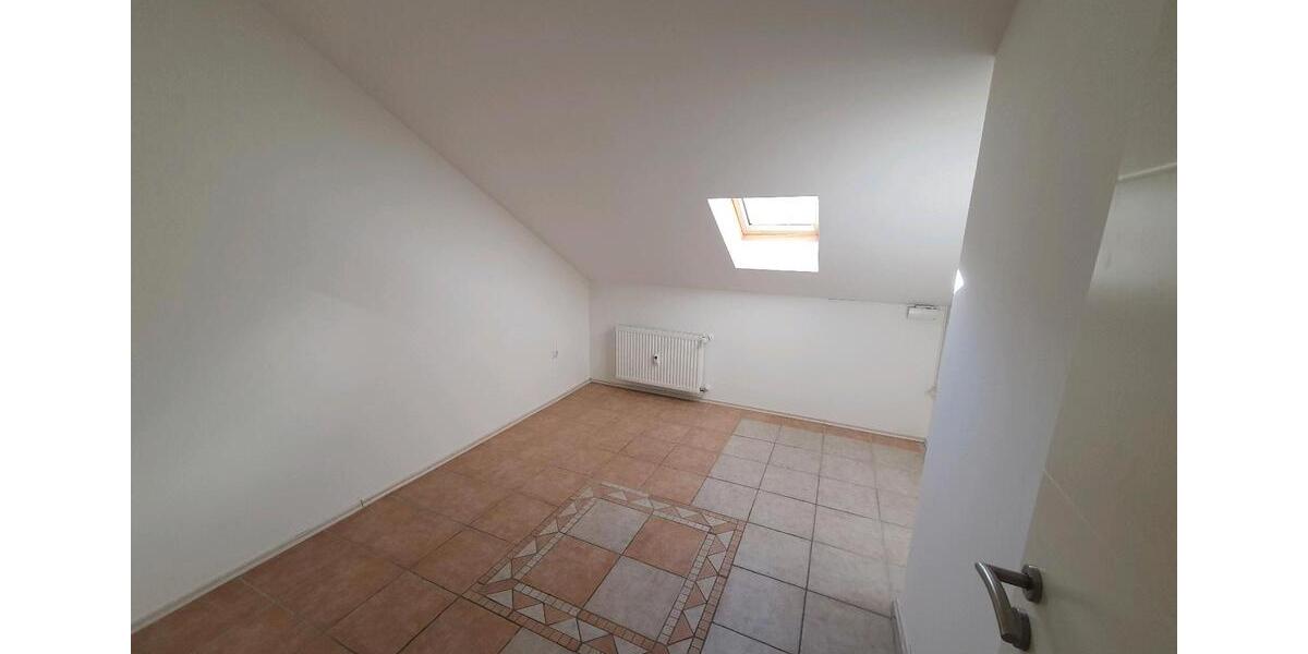 Dachgeschoßwohnung Maxhütte-Haidhof Haidhof - 4 Zimmer, 100 m&sup2;, 1.000&euro; | Angebot:26395838