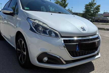 Peugeot 208 108.800 km 7.999 &euro; München 81243