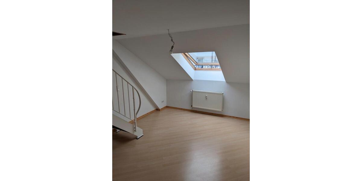 Dachgeschoßwohnung Wiesbaden - 3.5 Zimmer, 75 m&sup2;, 1.067&euro; | Angebot:26039762