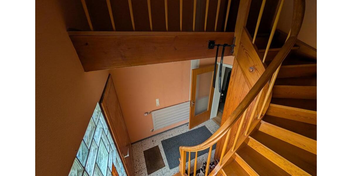 Freistehendes Einfamilienhaus mit großem Garten und Balkon 9 zimmer