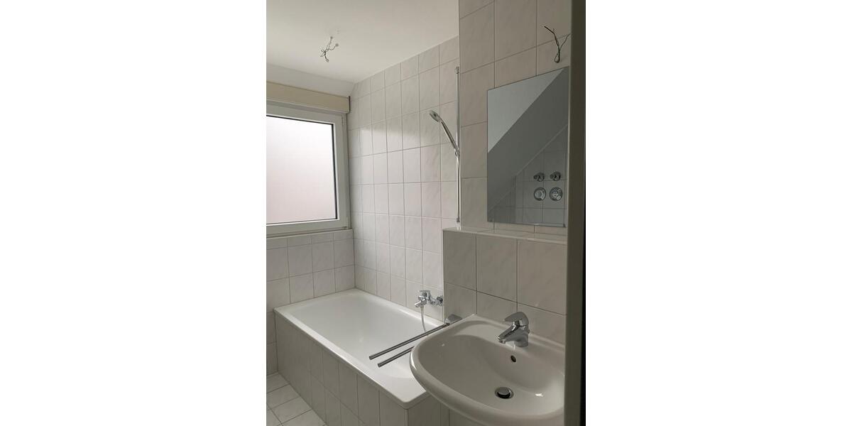 Dachgeschoßwohnung Gerbrunn - 3 Zimmer, 71 m&sup2;, 875&euro; | Angebot:26665642