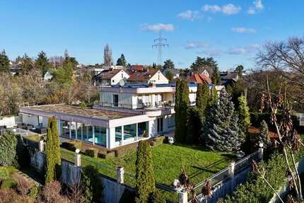 Haus zum Kaufen in Wiesbaden Freudenberg 1.950.000 € 366.15 m² 9 zimmer