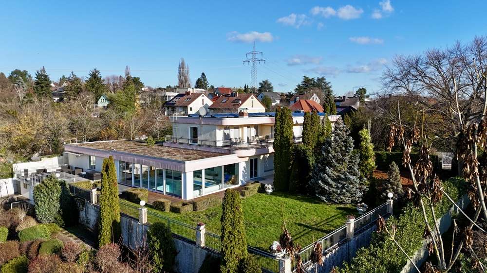 Haus zum Kaufen in Wiesbaden Freudenberg 1.950.000 € 366.15 m² 9 zimmer