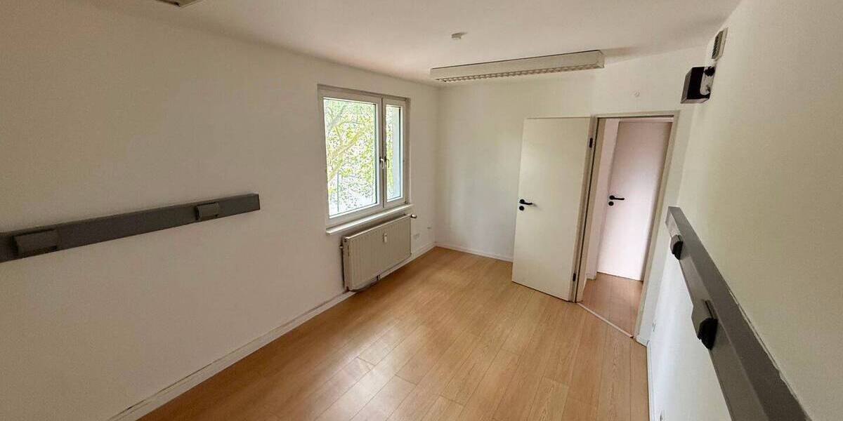 Etagenwohnung Gelsenkirchen Feldmark - 9 Zimmer, 169 m&sup2;, 1.490&euro; | Angebot:26853818
