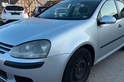 VW Golf 153.000 km 4.900 &euro; Lehre 38165