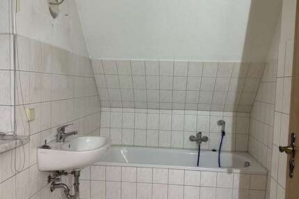 Schnäppchenangebot - Dachgeschosswohnung im Grünen 3 zimmer