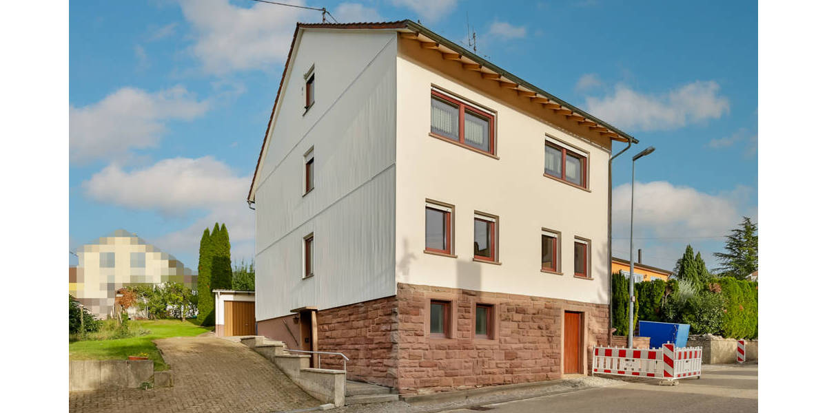 2-Familienhaus mit großem Garten, 3 Garagen und Potenzial in ruhiger Lage! 9 zimmer
