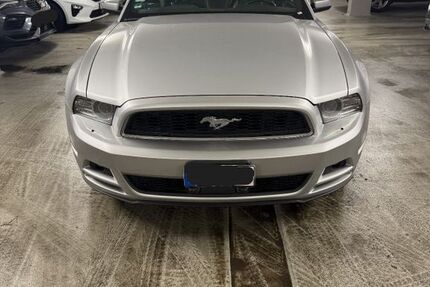 Ford Mustang 94.000 km 15.500 &euro; Garching 85748