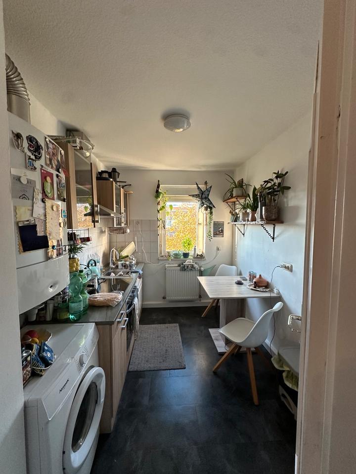 NUR **6 Monatige Zwischenmiete**Möblierte 2 Zimmer EBK & Balkon zimmer