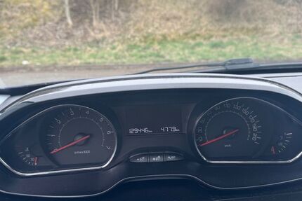 Peugeot 208 129.700 km 3.400 &euro; Gotha 99867