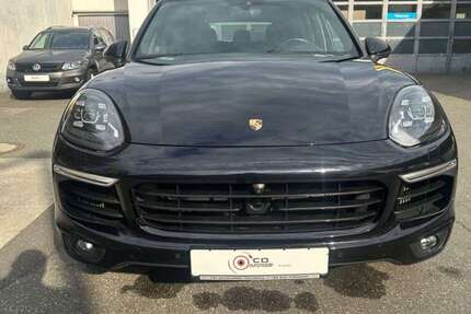 Porsche Cayenne 246.000 km 30.450 &euro; Nürnberg 90451