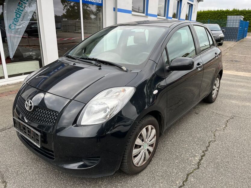 Toyota Yaris 181.597 km 1.990 € Tessin 18195