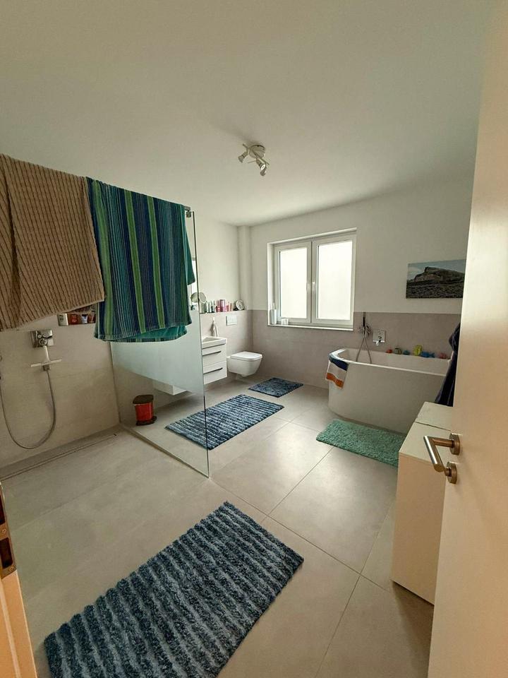 Moderne Doppelhaushälfte im Neubaugebiet mit Garten zimmer