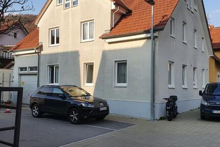 Sanierte 3-Zi-Wohnung mit hochwertiger Einbauküche im Zentrum Bad 3 zimmer