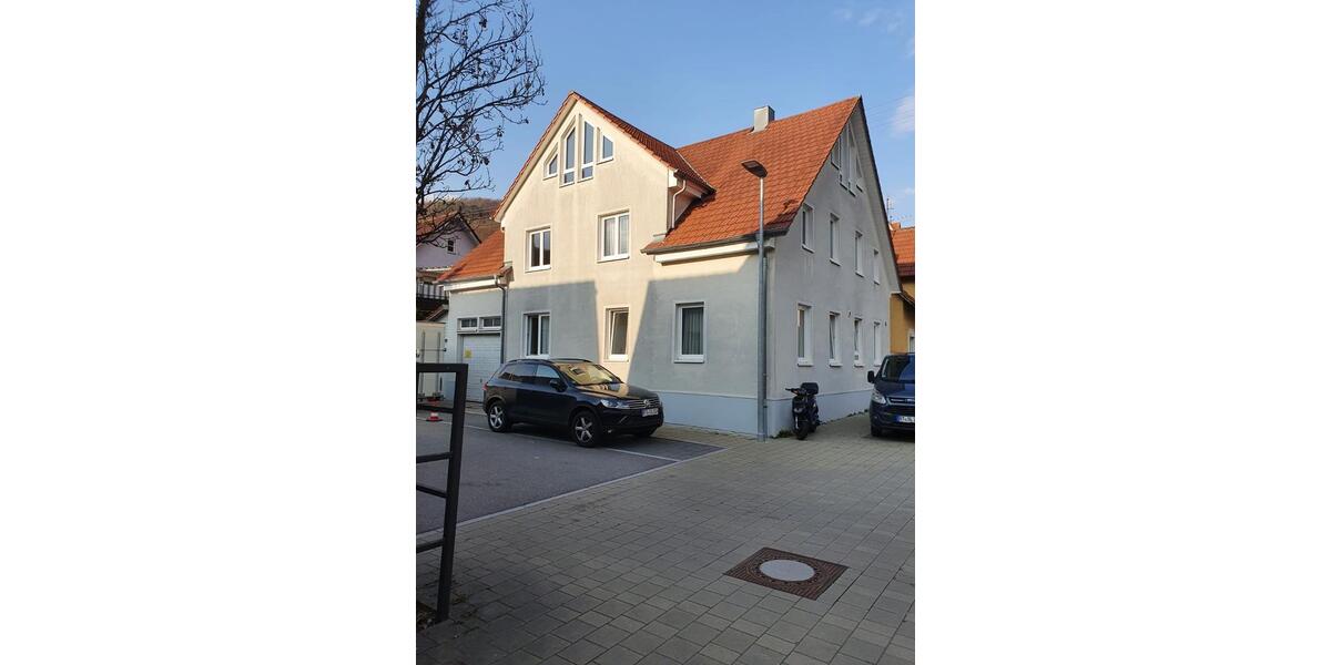 Sanierte 3-Zi-Wohnung mit hochwertiger Einbauküche im Zentrum Bad 3 zimmer