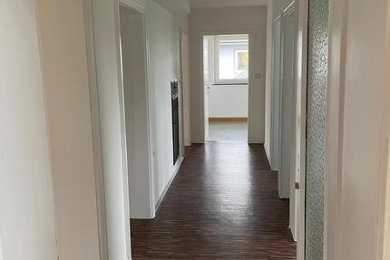 3,5-Zimmer-Wohnung mit Balkon zu vermieten zimmer