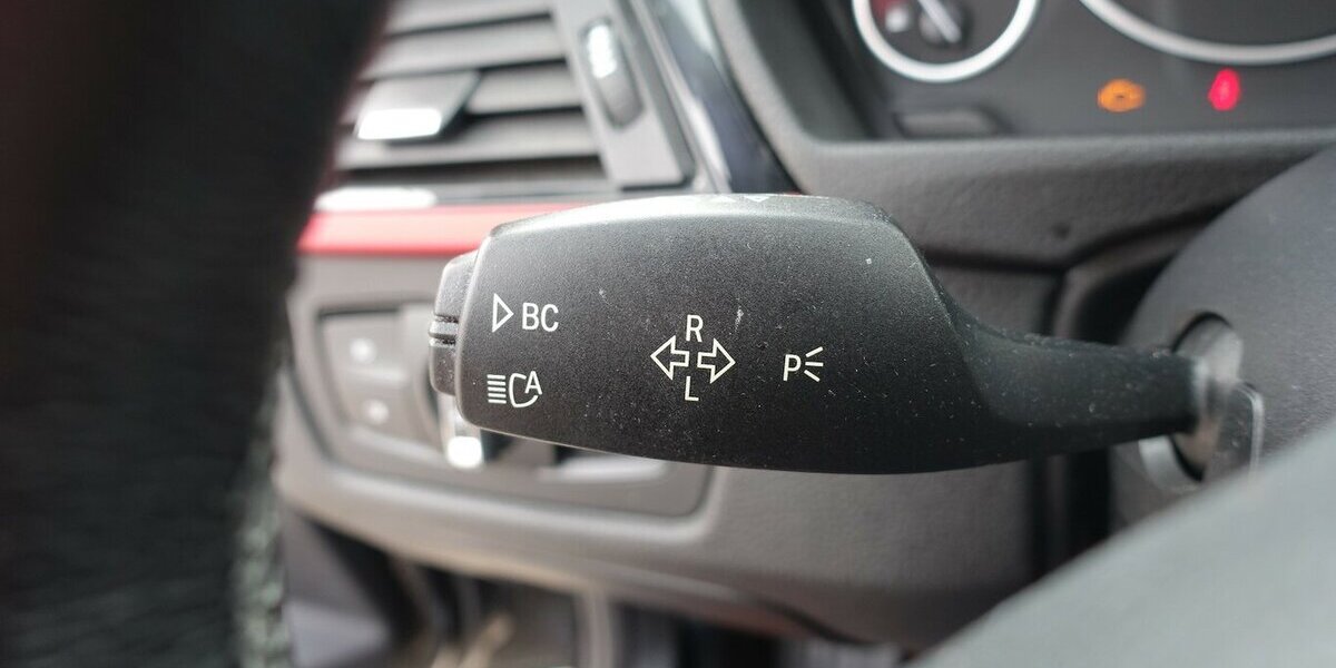 BMW 318d Touring Sport Bi-Xenon Navi PDC Leder Sitzhei 194.700 km 11.950 &euro; Neumarkt/OPf 92318
