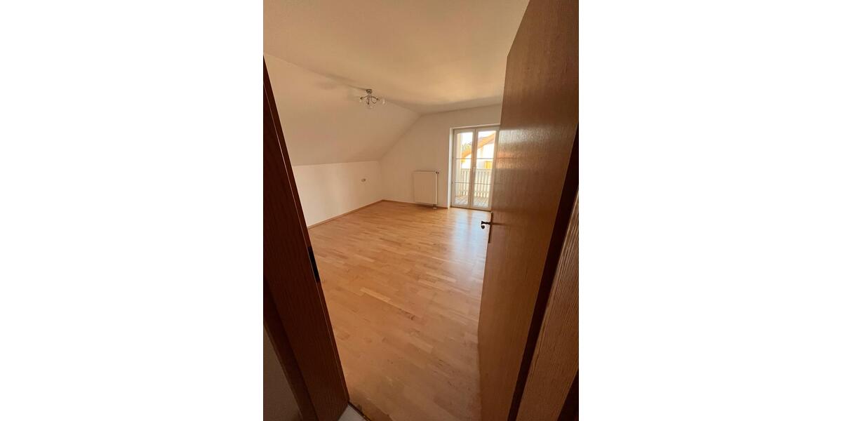 Dachgeschoßwohnung Regen - 2 Zimmer, 68 m&sup2;, 470&euro; | Angebot:25402255