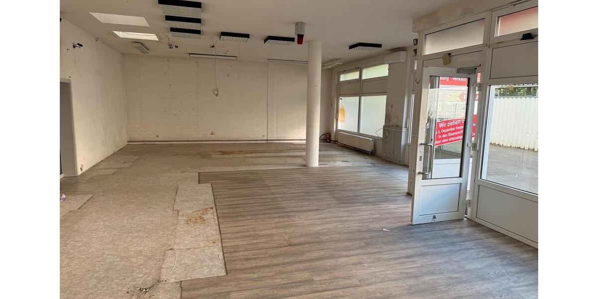 Gewerbeimmobilie zum Mieten im Zentrum Lebenstedt mit Parkplätze zimmer