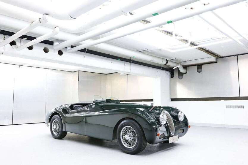 Jaguar XK 2.000 km 114.900 € Berlin 10625