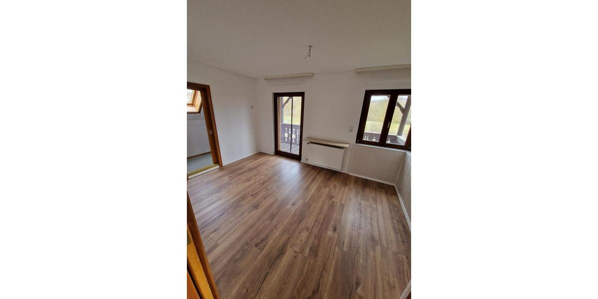 Einfamilienhaus Tauberbischofsheim - 6.5 Zimmer, 140 m&sup2;, 1.490&euro; | Angebot:25856133