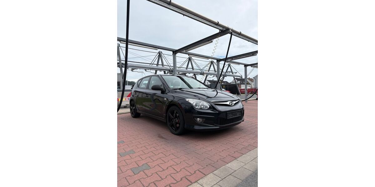 Hyundai i30 184.000 km 2.400 &euro; Arnsberg 59823