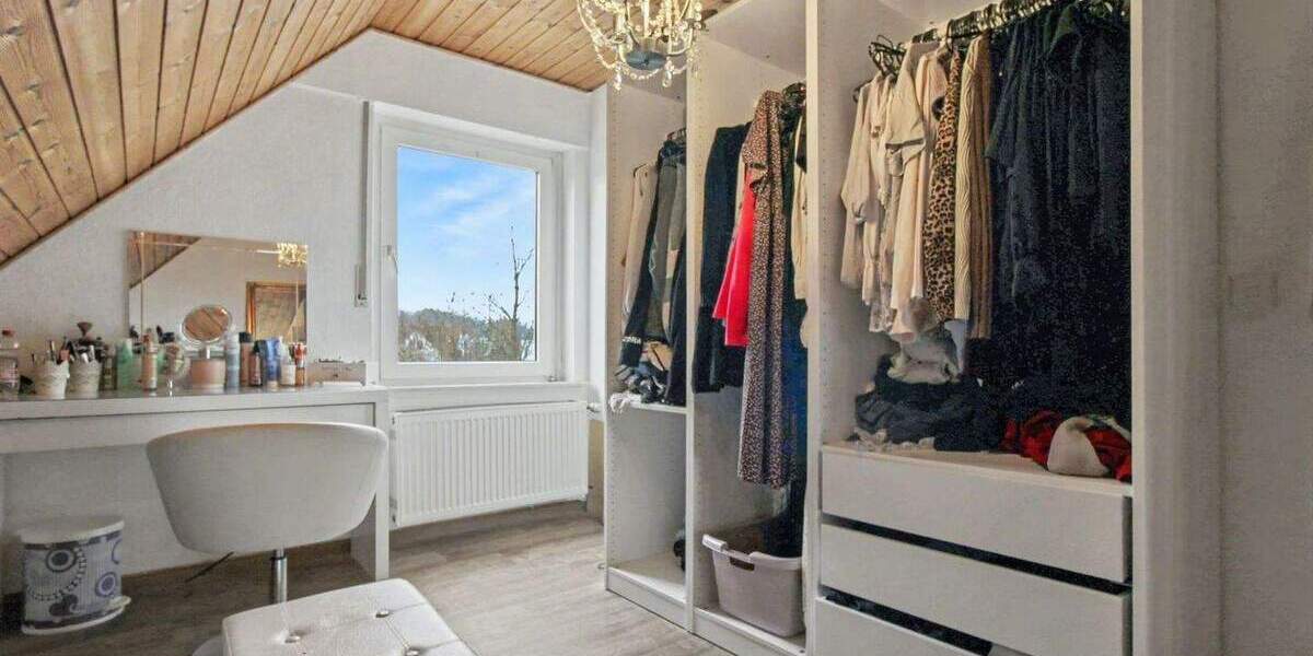 Viel Platz in Oetinghausen: begehrtes Zweifamilienhaus mit Doppelgarage 6 zimmer