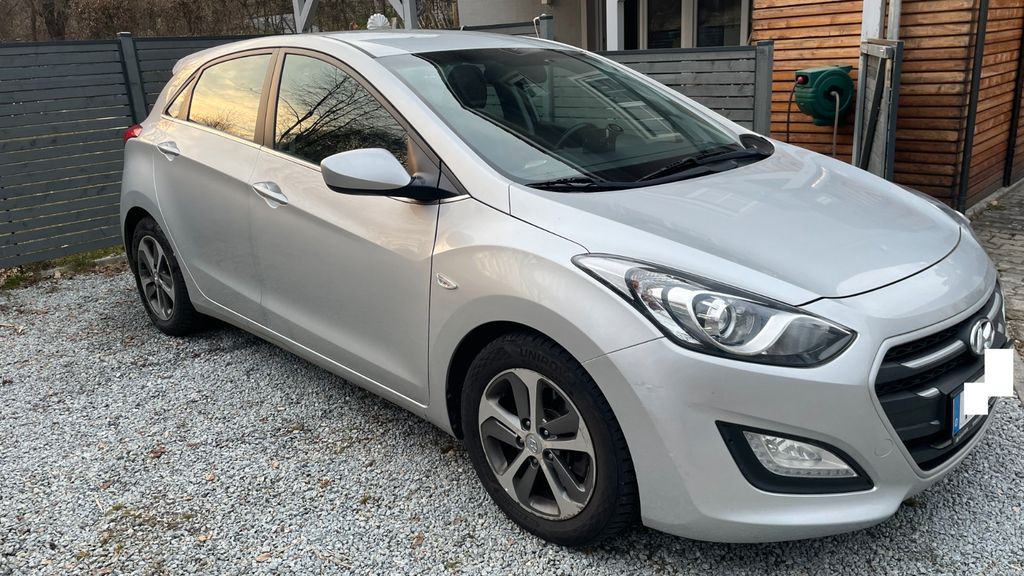 Hyundai i30 89.000 km 9.700 &euro; Passau 94034