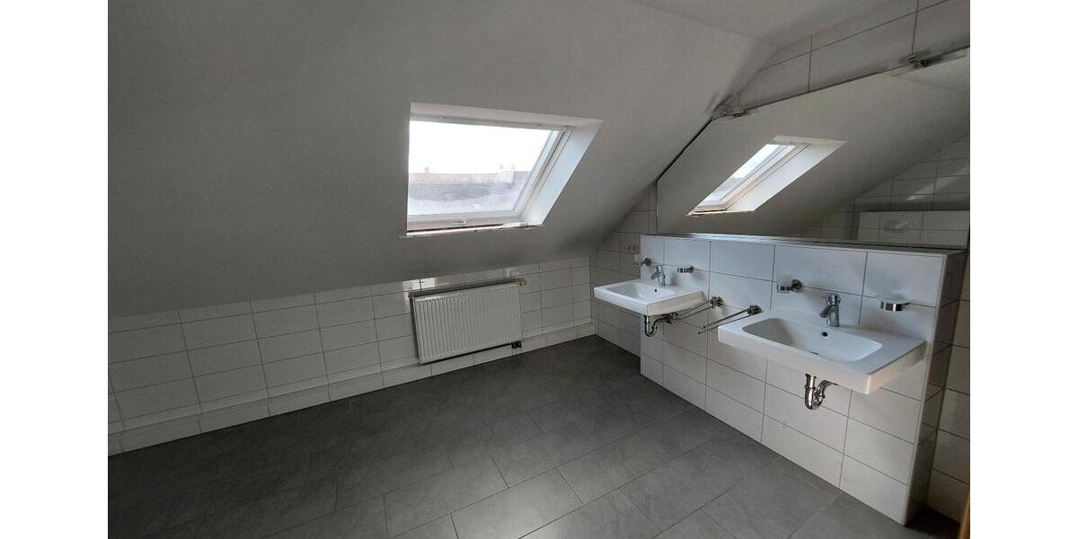 Reihenhaus Überherrn - 7 Zimmer, 204 m&sup2;, 300.000&euro; | Angebot:27208119