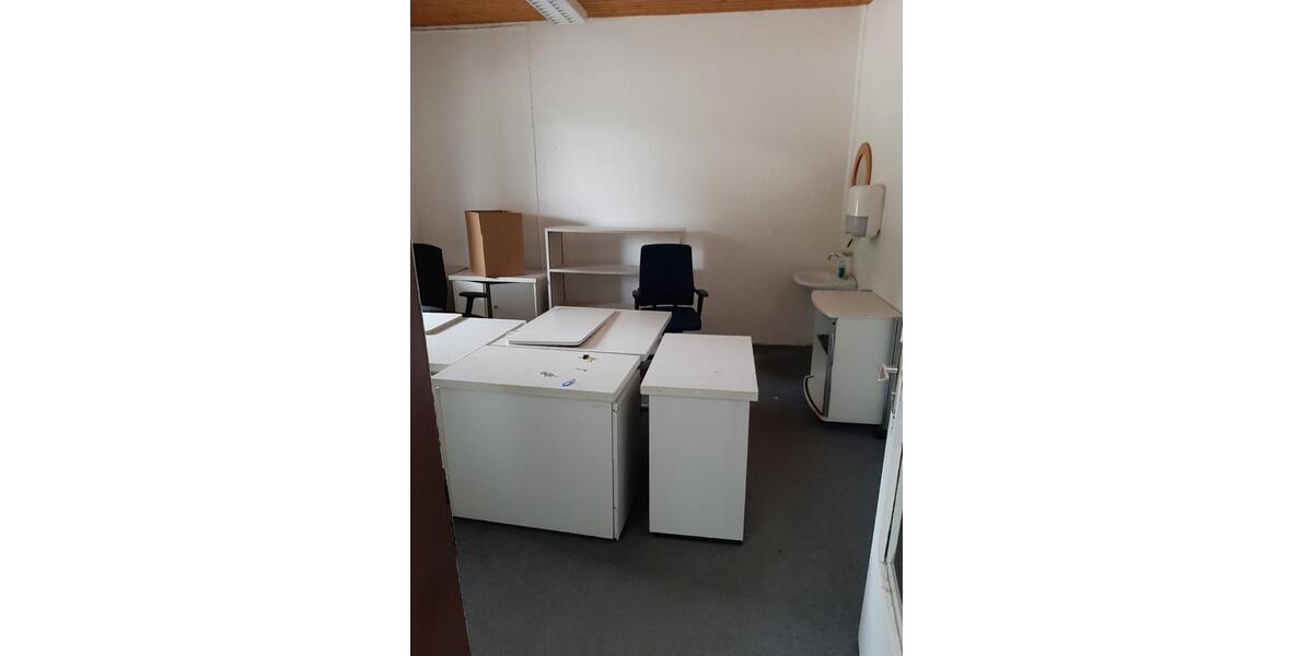 Gewerbehalle, Produktions- oder Lagerhalle mit Büro zimmer