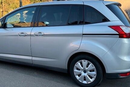 Ford Grand C-Max 67.746 km 9.500 &euro; Düsseldorf 40468