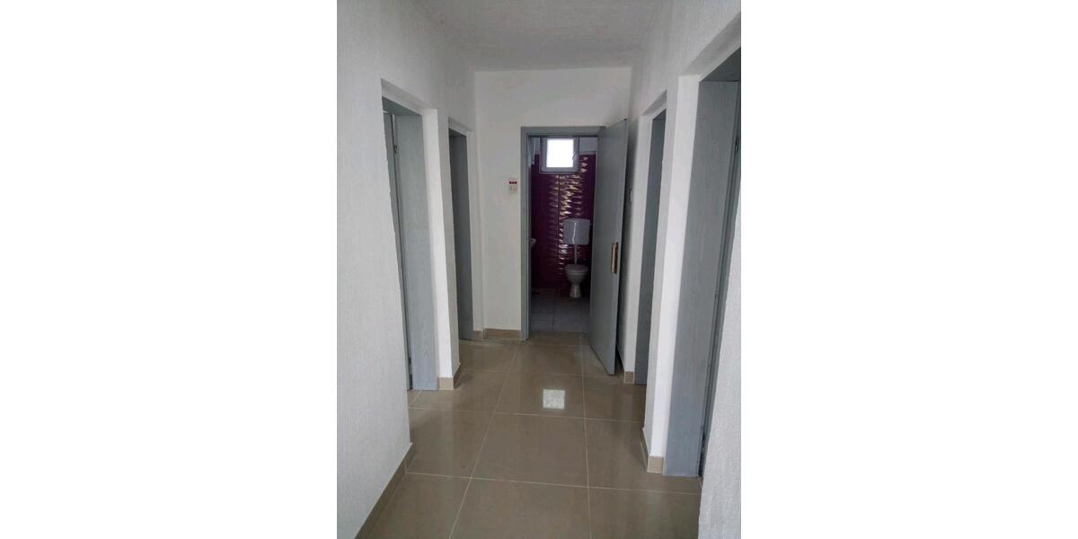 Ein legales Haus in Montenegro steht zum Verkauf. zimmer