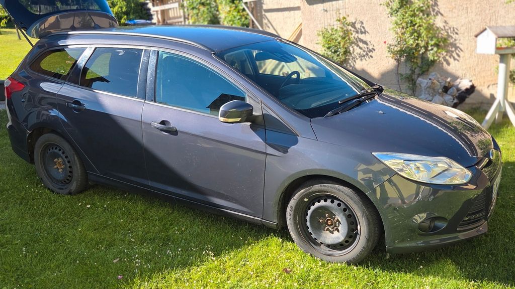 Ford Focus 228.000 km 2.550 &euro; Neustadt an der Orla 07806