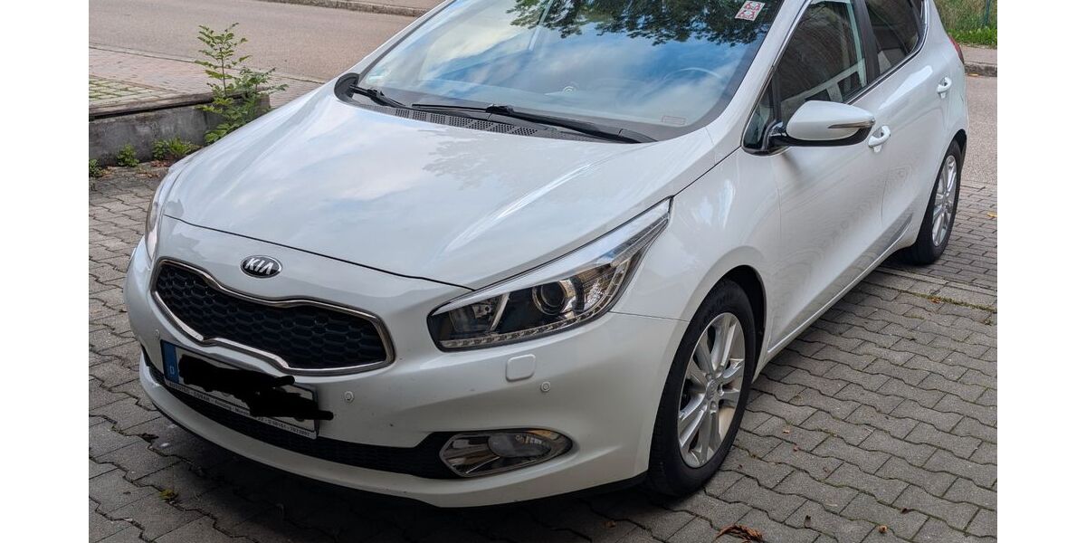 Kia ceed / Ceed 180.000 km 6.400 &euro; Attaching 85356