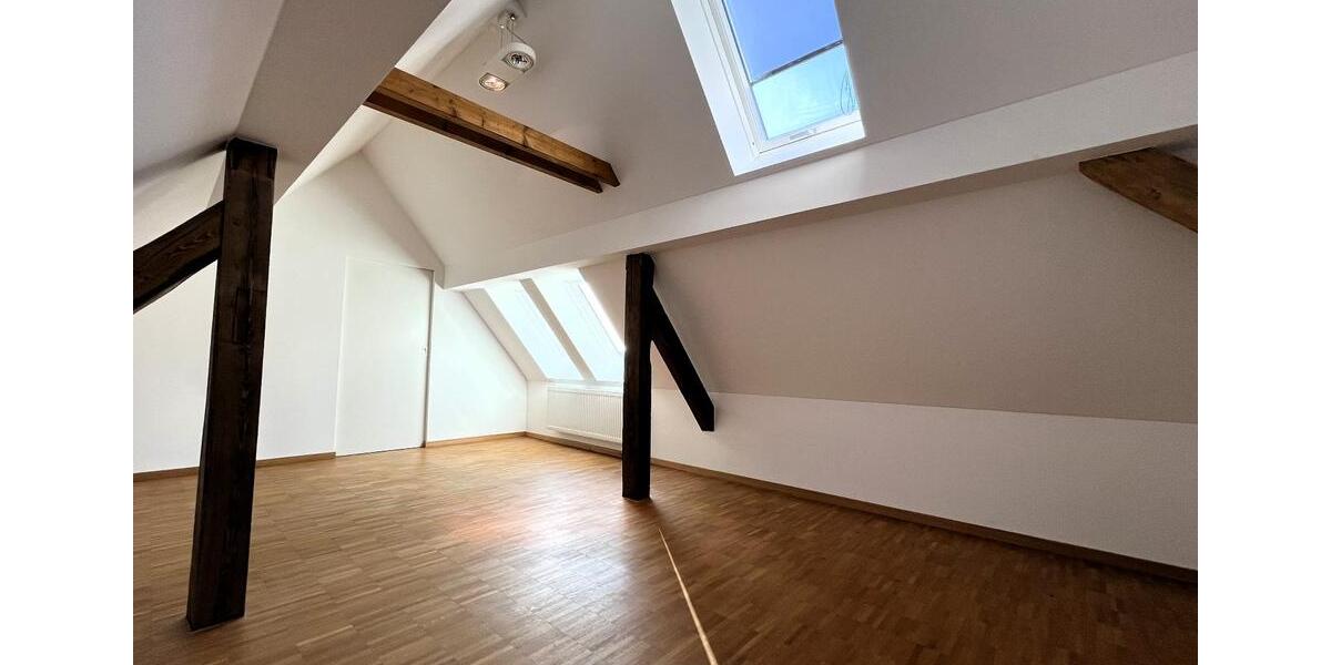 Dachgeschoßwohnung Erfurt - 2 Zimmer, 122 m&sup2;, 1.285&euro; | Angebot:25512316